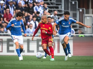 Donyell Malen Kartu Merah, Como Vs AS Roma Imbang