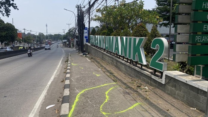 Lokasi penemuan mayat remaja diduga korban tawuran di depan RSUD Banyumanik 2 Semarang, Minggu (11/10/2026).