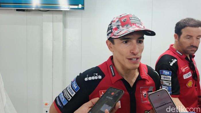 Pembalap Ducati Lenovo, Marc Marquez, dalam wawancara seusai di Media Center Sirkuit Mandalika, Minggu (11/10/2026).