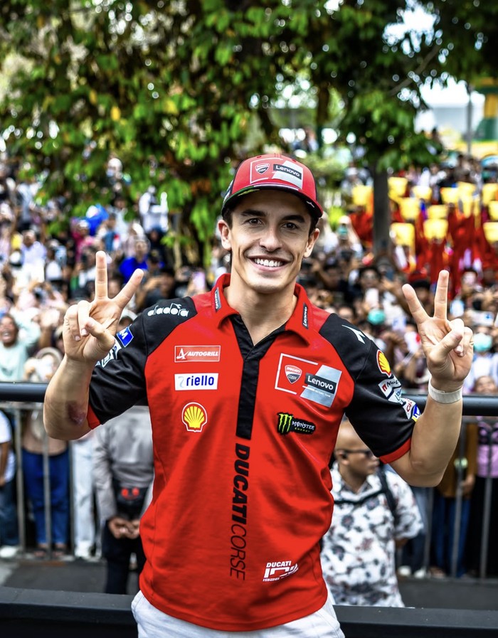 Momen Santai Marc Marquez Nikmati Sushi hingga Bikin Sosis Panggang