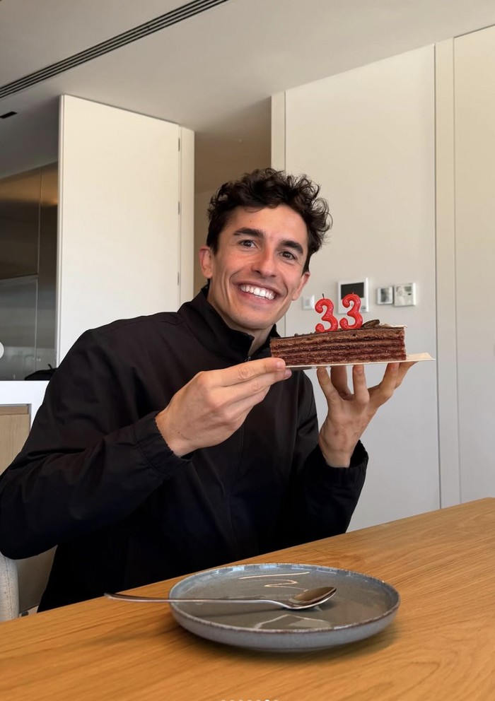 Momen Santai Marc Marquez Nikmati Sushi hingga Bikin Sosis Panggang