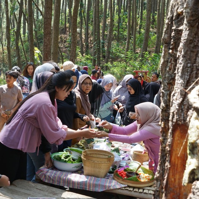 Pasar Pangupojiwo, Wisata Kuliner Tradisional yang Bikin Bernostalgia