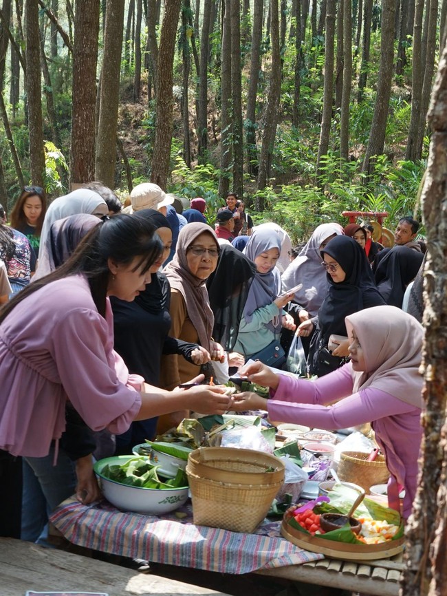 Pasar Pangupojiwo, Wisata Kuliner Tradisional yang Bikin Bernostalgia