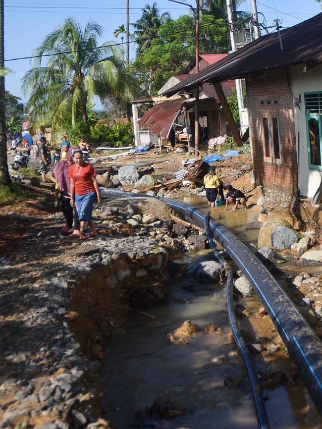Pasca Banjir Bandang di Padang, Rumah Rusak hingga Akses Jalan Terputus