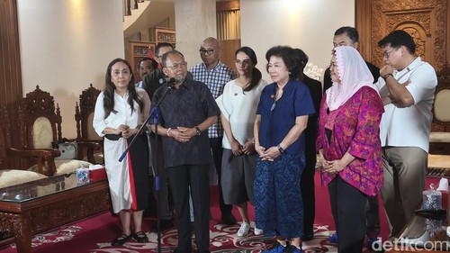 Konferensi pers Pekan Iklim Bali di Rumah Jabatan Jayasabha, Denpasar, Minggu (11/10/2026).
