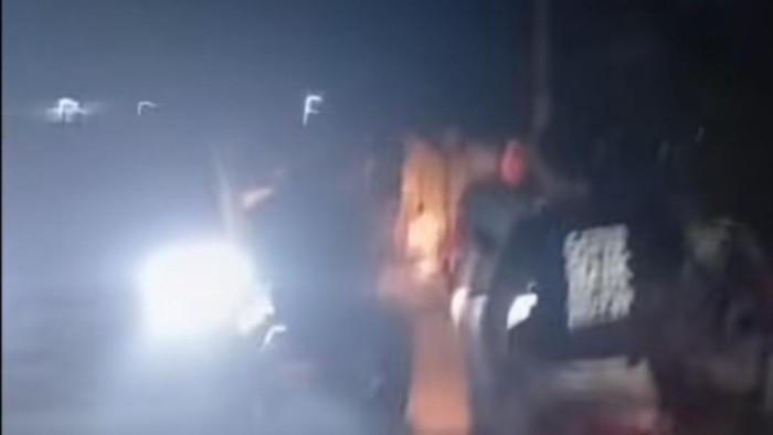 Suasana saat warga menggeruduk salah satu perumahan perkebunan sawit di Labuhanbatu
