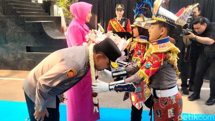 Penyambutan Kapolda Jawa Timur Irjen Dekananto Eko Purwonono