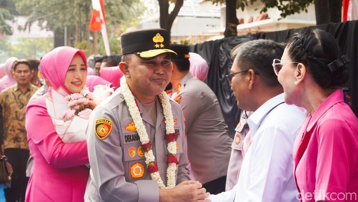 Penyambutan Kapolda Jawa Timur Irjen Dekananto Eko Purwonono