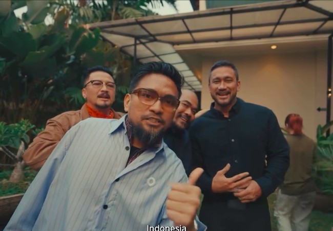 Menurut Vincent Rompies, pernikahan yang dihadiri teman-teman artis tersebut sempat dirahasiakan. Beberapa tamu yang hadir seperti, Tora Sudiro, Omesh, Darto, Boris Bokir, dan Indra Jegel. Foto: Instagram @dikta
