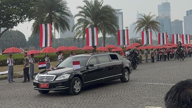 Presiden Mesir menuju Istana untuk menemui Prabowo (Adhfar/detikcom) Presiden Mesir menuju Istana untuk menemui Prabowo (Adhfar/detikcom)