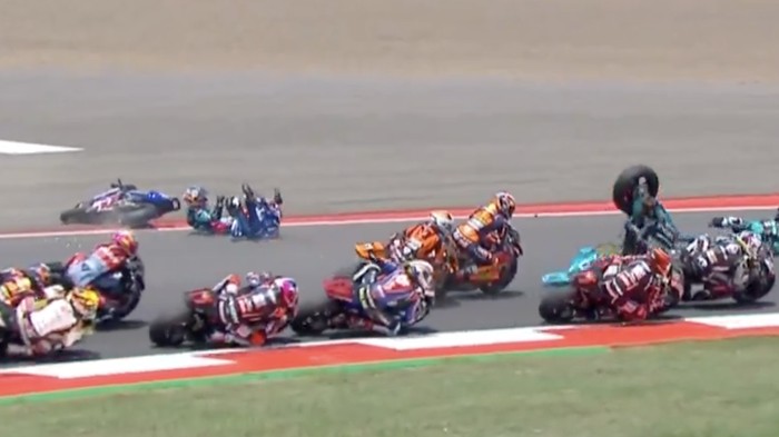 Kecelakaan Beruntun Langsung Hentikan Awal Moto2 Mandalika (2)