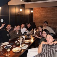 kangen anak lanang, njaluk di pangku, dinnerrrr dulu biar orang have, gayane, tulis Soimah dalam keterangan unggahannya. Foto: Instagram/@showimah