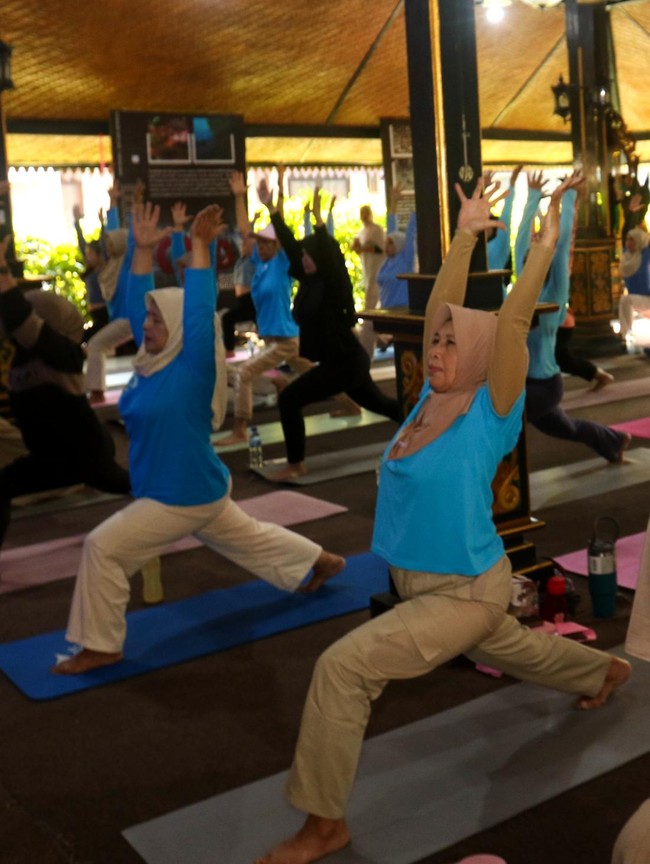 Yoga di Banyuwangi, Cara Warga Jaga Kesehatan Mental