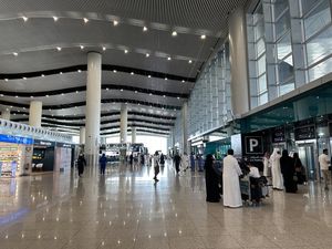 Penerbangan di Bandara Riyadh Kembali Beroperasi Usai Serangan Houti