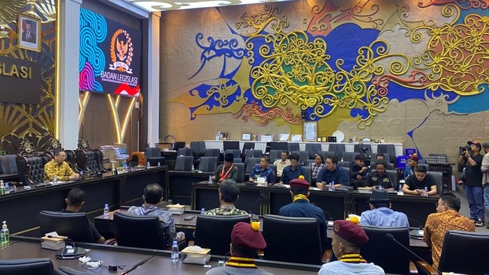 Ahmad Doli Kurnia menerima audiensi dari Aliansi Kolektif Sipil. (Dwi Rahmawati/detikcom)