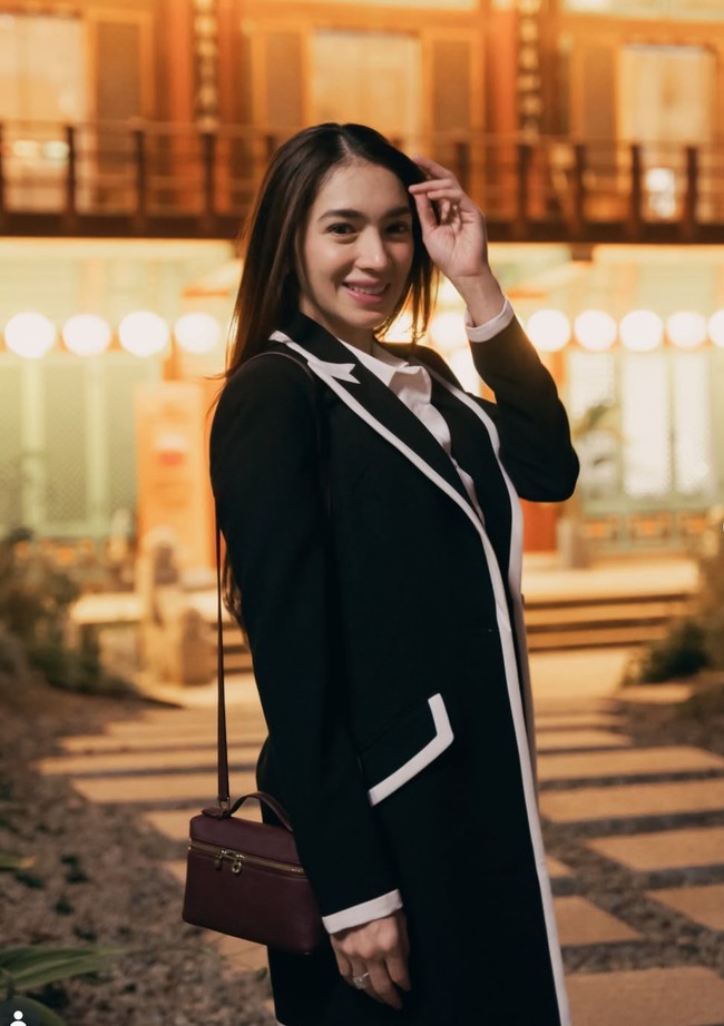 Angel juga membagikan foto-foto dirinya sehari sebelum menjalani operasi. Terlihat dirinya yang masih berjalan-jalan mengitari Korea. Foto: Instagram/@realangelkaramoy Angel juga membagikan foto-foto dirinya sehari sebelum menjalani operasi. Terlihat dirinya yang masih berjalan-jalan mengitari Korea. Foto: Instagram/@realangelkaramoy