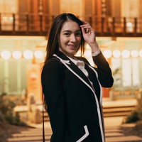 Angel juga membagikan foto-foto dirinya sehari sebelum menjalani operasi. Terlihat dirinya yang masih berjalan-jalan mengitari Korea.&nbsp;Foto: Instagram/@realangelkaramoy