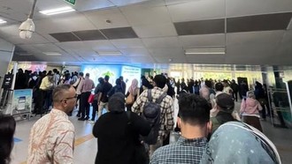 Antrean Mengular di MRT Lebak Bulus Pagi Ini Imbas Aturan Baru Tap Kartu