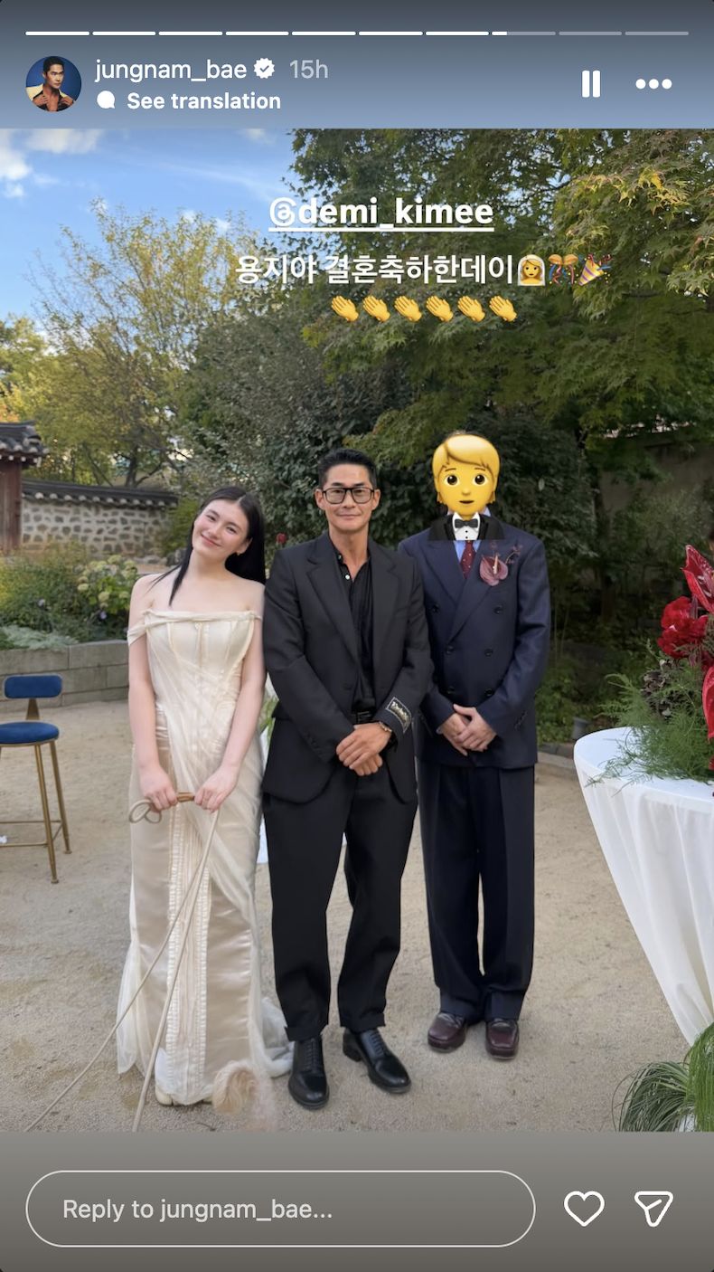 Bae Jung Nam menghadiri pesta pernikahan Kim Yong Ji dan suaminya. Bae Jung Nam menghadiri pesta pernikahan Kim Yong Ji dan suaminya.