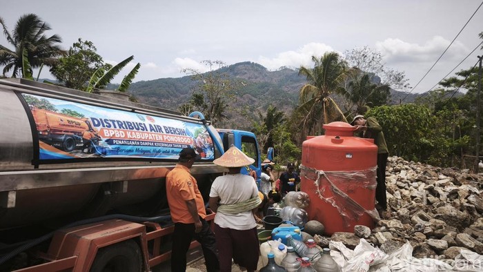 BPBD saat dropping air di Ponorogo