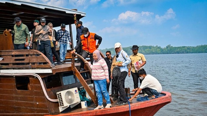 Bupati Kobar menuju area TN Tanjung Puting.
