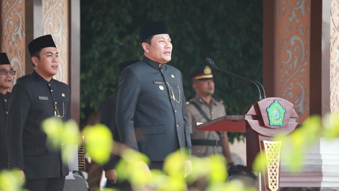 Bupati Sidoarjo Subandi saat peringati HUT Jatim.