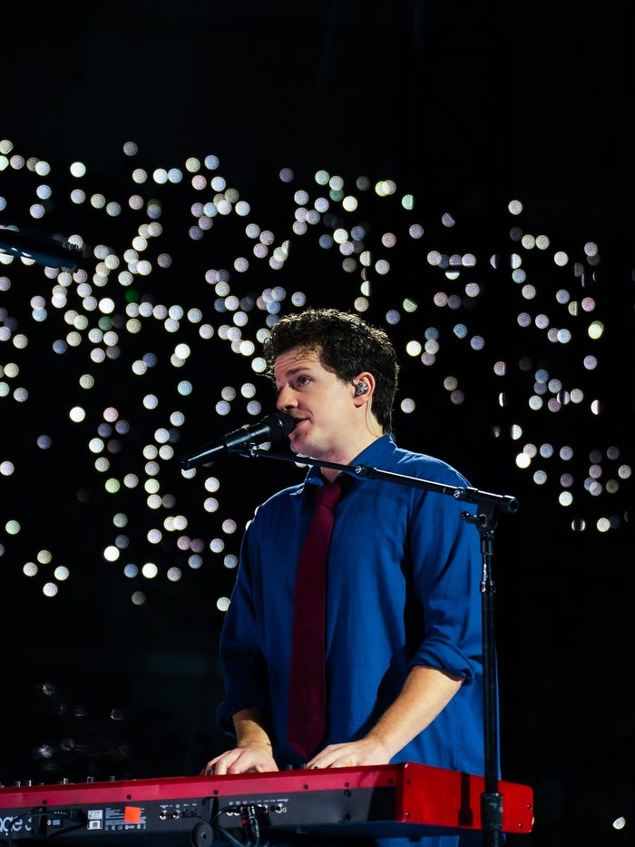 Charlie Puth menggelar konser tur dunia Whaveter's Clever! di Goyang Sports Complex Main Stadium, Korea Selatan, pada Minggu (11/10/2026).