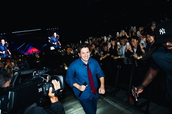Charlie Puth menggelar konser tur dunia Whaveter's Clever! di Goyang Sports Complex Main Stadium, Korea Selatan, pada Minggu (11/10/2026).