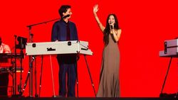 Majestic! Konser Stadium Perdana Charlie Puth di Korea Ft. Nayeon TWICE