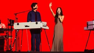 Majestic! Konser Stadium Perdana Charlie Puth di Korea Ft. Nayeon TWICE
