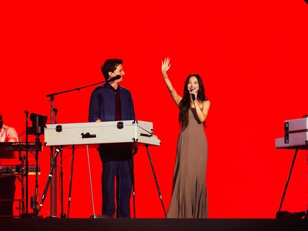 Majestic! Konser Stadium Perdana Charlie Puth di Korea Ft. Nayeon TWICE