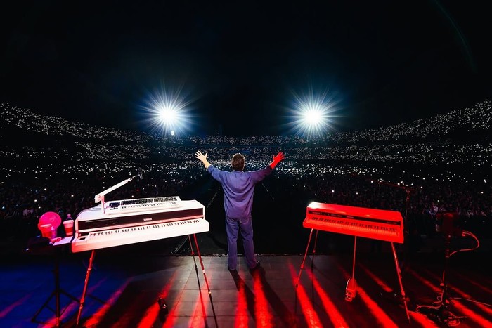 Charlie Puth menggelar konser tur dunia Whaveter's Clever! di Goyang Sports Complex Main Stadium, Korea Selatan, pada Minggu (11/10/2026).