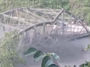 Video: Detik-detik Jembatan di Nepal Roboh-Hanyut Diterjang Banjir Bandang!