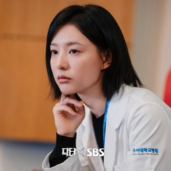 Kim Ji Won Bagikan Foto Langka dari Loksyut Doctor X