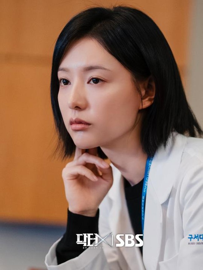 Kim Ji Won Bagikan Foto Langka dari Loksyut Doctor X