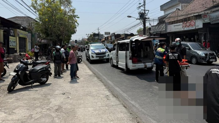 Kecelakaan lalulintas di Jalan Dr Rajiman, Kecamatan Laweyan, Kota Solo, Senin (12/10/2026)