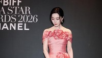 Foto: Fan Bingbing Anggun Berbalut Gaun Couture Yogie Pratama di Karpet Merah