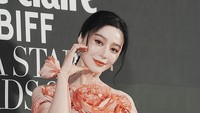 Foto: Fan Bingbing Anggun Berbalut Gaun Couture Yogie Pratama di Karpet Merah