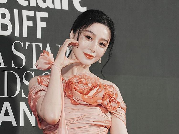 Foto: Fan Bingbing Anggun Berbalut Gaun Couture Yogie Pratama di Karpet Merah