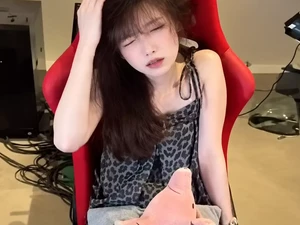 Viral Bayar Rp 115 Ribu untuk Tonton Streamer Jungkir Balik