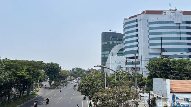 Fenomena hari tanpa bayangan di Surabaya. Fenomena hari tanpa bayangan di Surabaya.