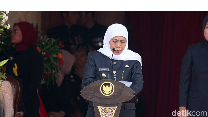 Gubernur Khofifah Indar Parawansa di Upacara Peringatan Hari Jadi Pemprov Jatim