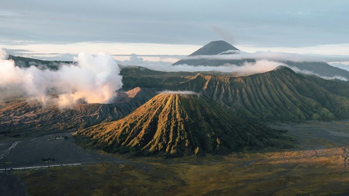 Ilustrasi gunung yang ada di Jawa Timur.