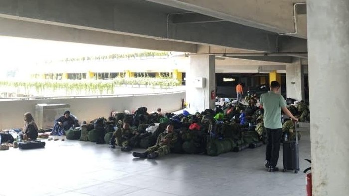 Jemaah umrah di Makassar telantar di Bandara Sultan Hasanuddin imbas Bandara di Riyadh Saudi diserang Houthi.