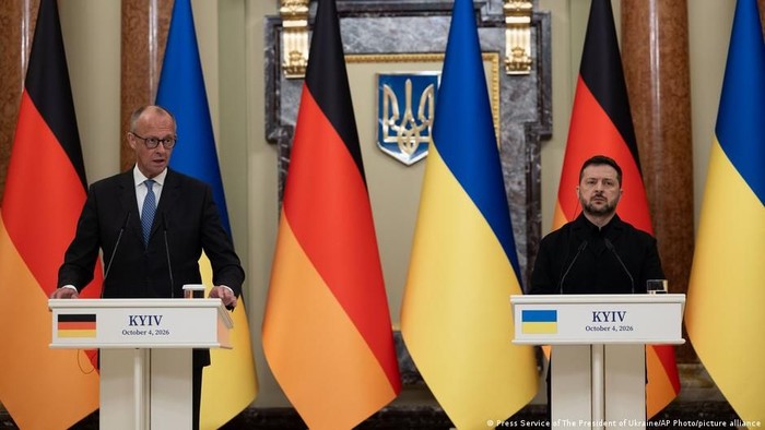Jerman merupakan donor terbesar bagi Ukraina di Eropa, dan Berlin menyatakan terus mendukung sepenuhnya Presiden Volodymyr Zelenskyy saat negaranya mempertahankan diri dari Rusia (Press Service of The President of Ukraine/AP Photo/picture alliance