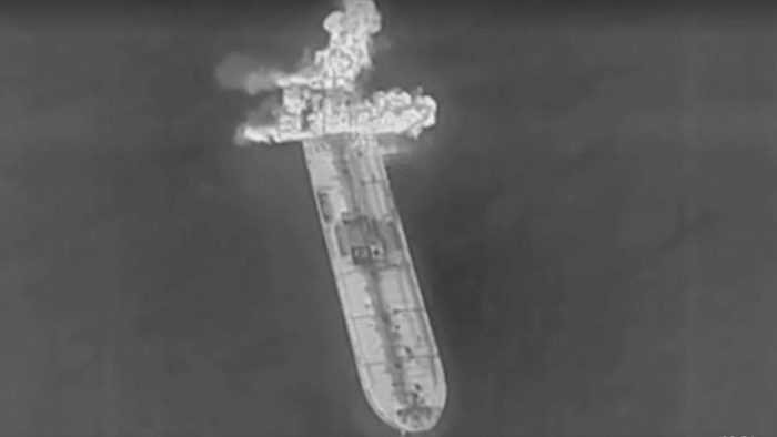 Kapal Tanker Raksasa Kena Ranjau Laut di Selat Hormuz Kapal Tanker Raksasa Kena Ranjau Laut di Selat Hormuz