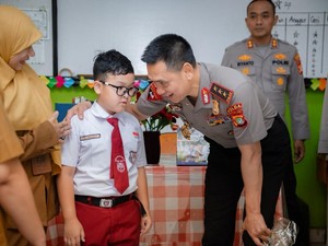 Hadir di SDN Jaksel, Kapolda Metro Ajak Siswa Berani Speak Up soal Bullying