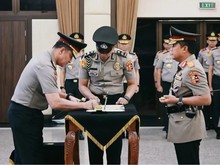 Kapolri Pimpin Sertijab Kakorlantas dan 3 Kapolda di Mabes Polri