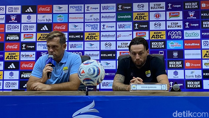 Konferensi Pers Usai Persib Vs Dewa United