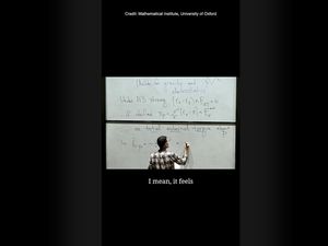 Tradisi Jadul Kuliah Matematika Oxford Pakai Papan Tulis, Dosennya Bilang Begini
